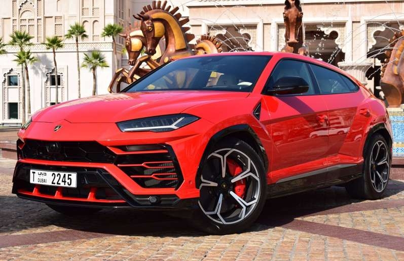 Red Lamborghini Urus 2019