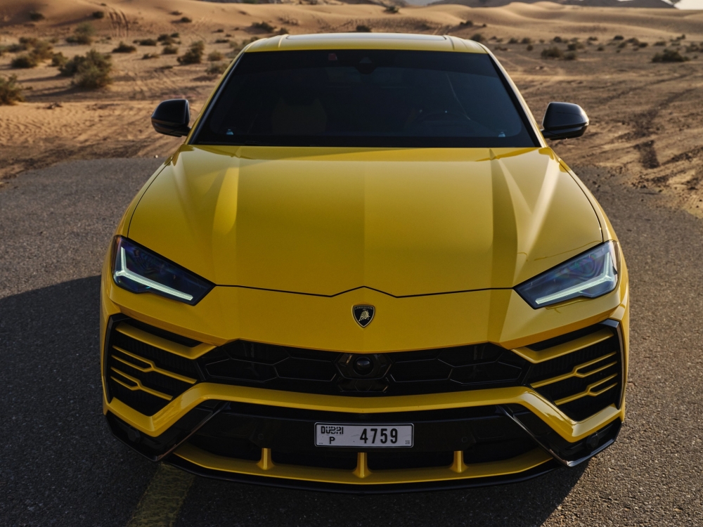 Geel Lamborghini Urus 2020