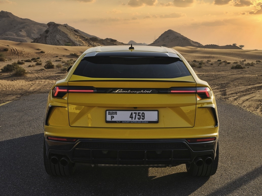 Geel Lamborghini Urus 2020