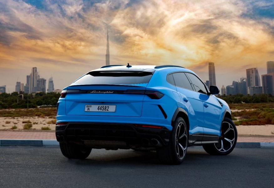 Blau Lamborghini Urus 2020