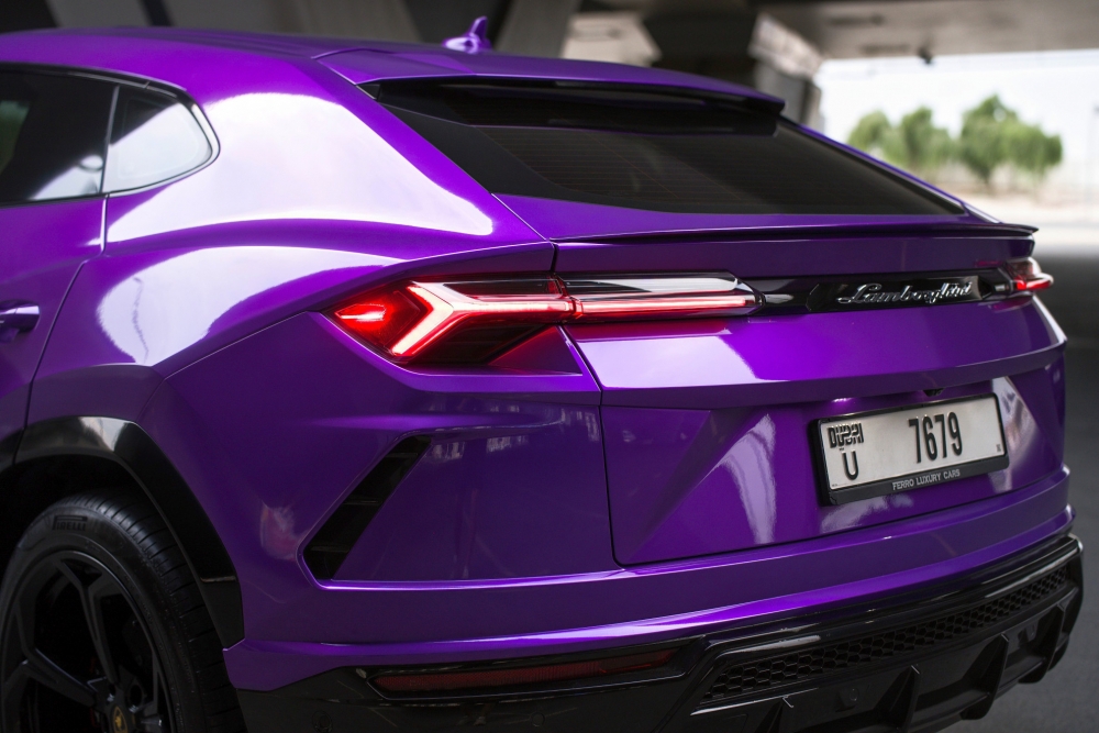 Porpora Lamborghini Uro 2020