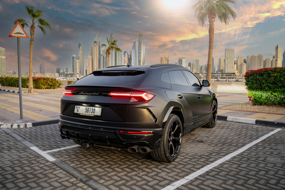 Matt-schwarz Lamborghini Urus 2020