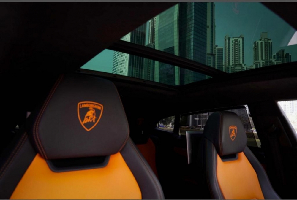 Mattgrau Lamborghini Urus 2020