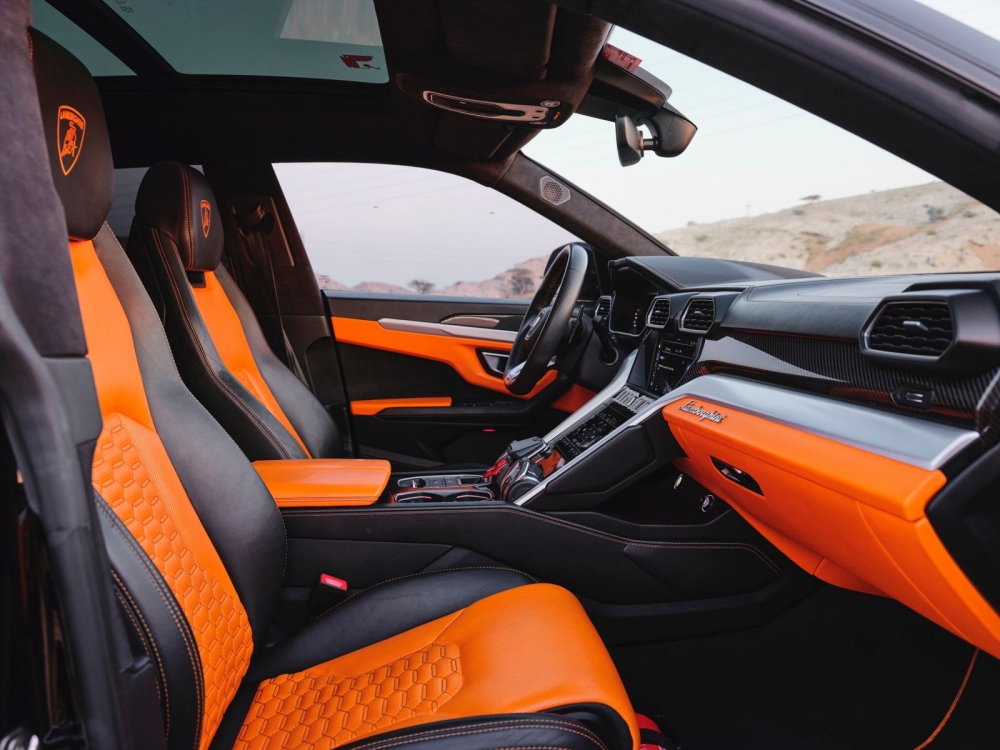 zwart Lamborghini Urus 2021