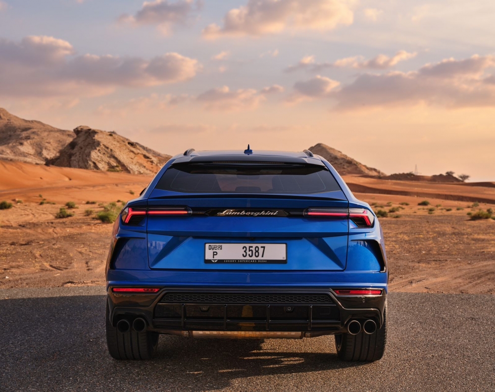 Mavi Lamborghini Urus 2022