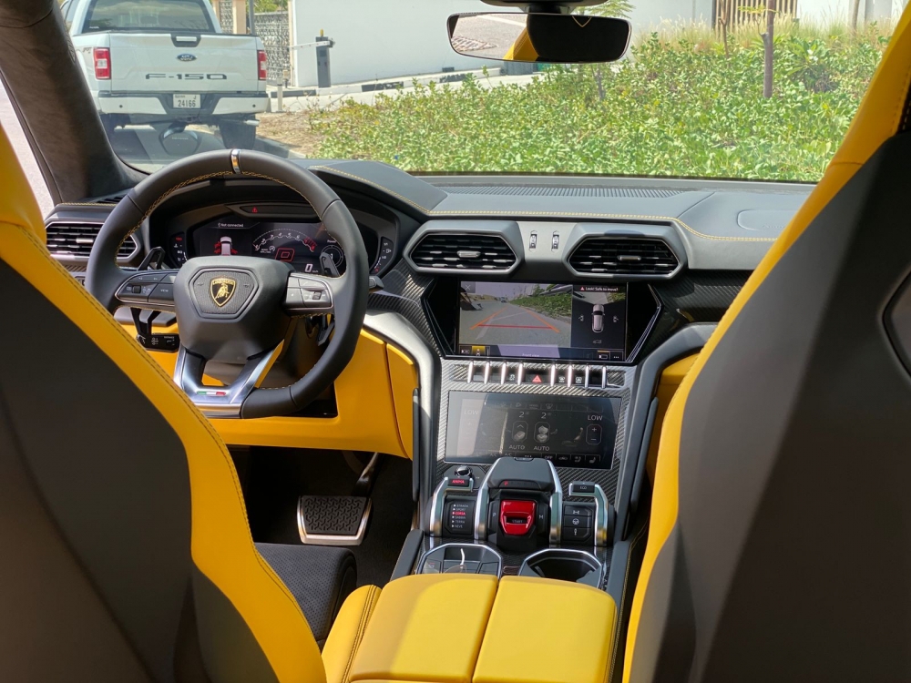 Geel Lamborghini Urus Mijn20 2022