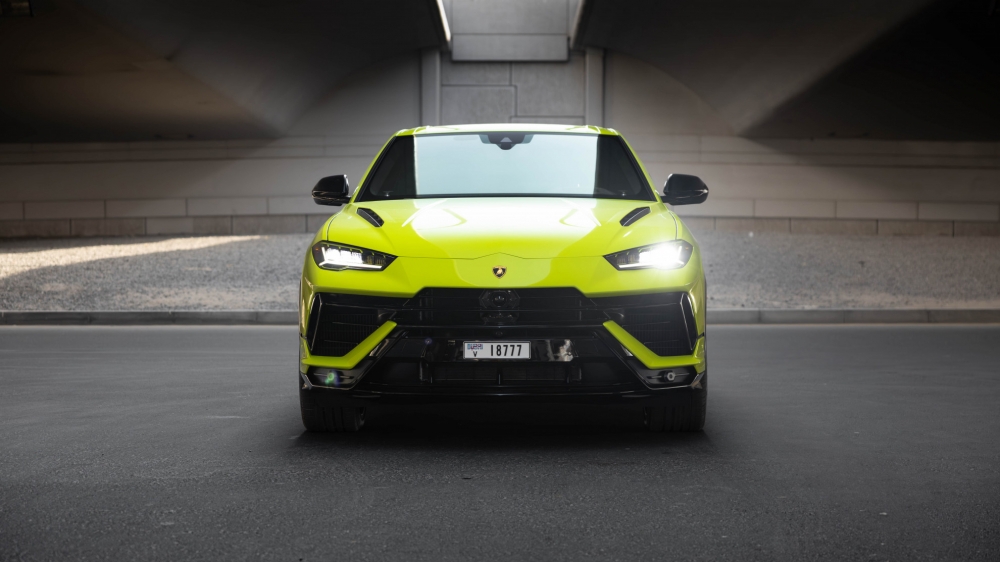 Grün Lamborghini Urus 2023