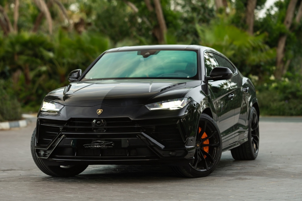 Noir Lamborghini Urus 2023