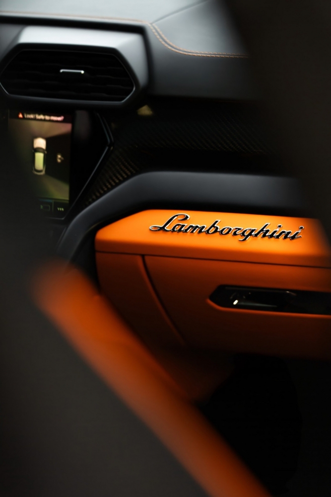 zwart Lamborghini Urus 2023
