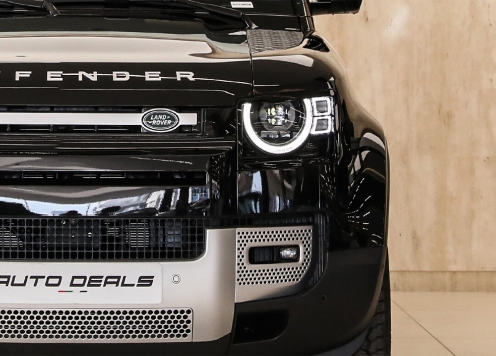 Белый Land Rover Защитник V6 2023 год