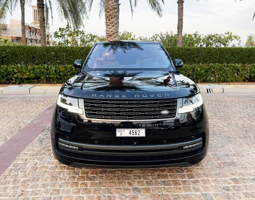 Black Land Rover Range Rover HSE V8 2022