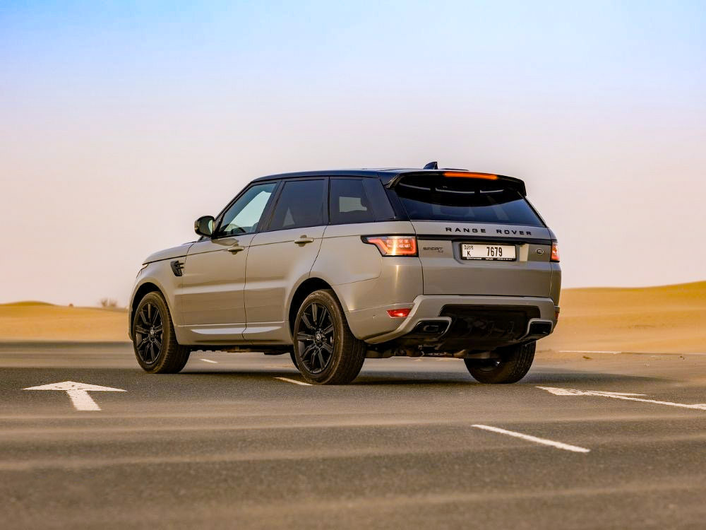 Темно-серый Land Rover Рендж Ровер Спорт Динамик 2020 год