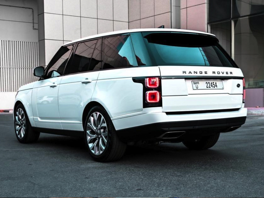 Белый Land Rover Рендж Ровер Вог SE 2021 год