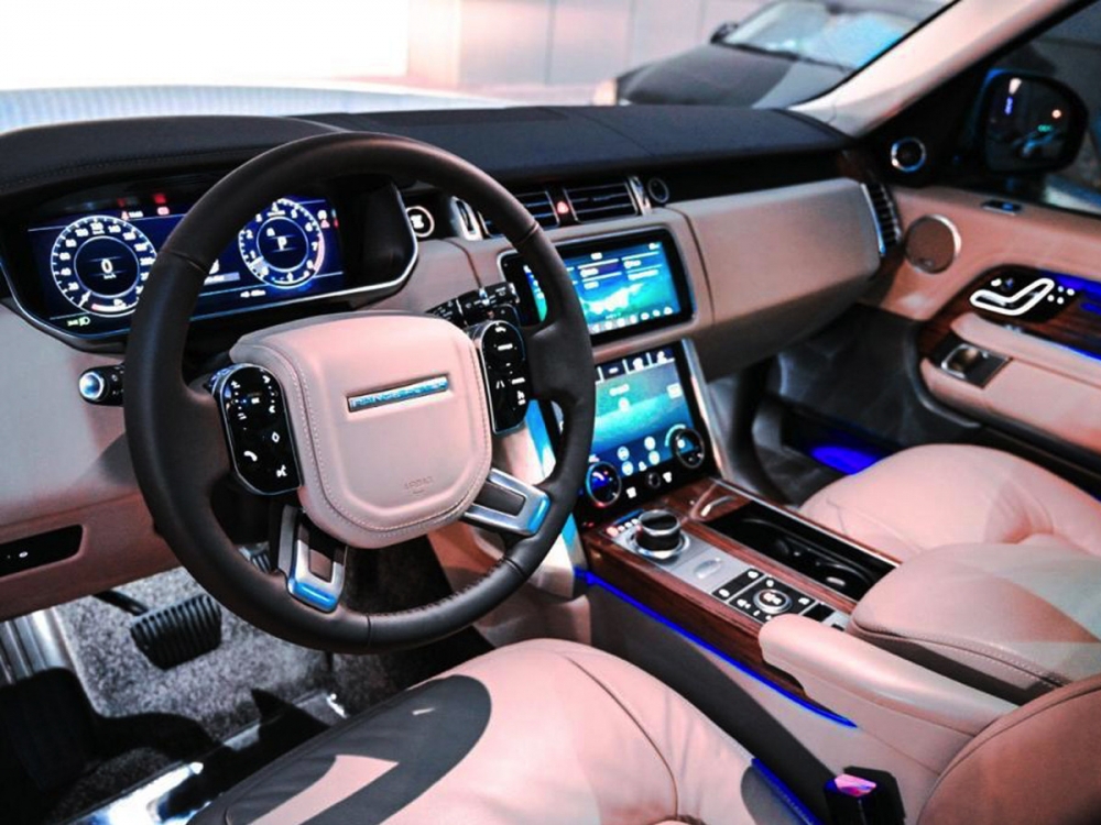 Белый Land Rover Рендж Ровер Вог SE 2021 год