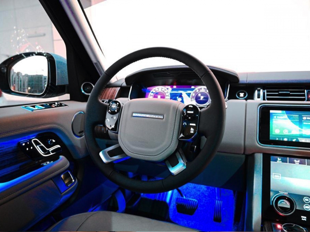 Weiß Landrover Range Rover Vogue SE 2021