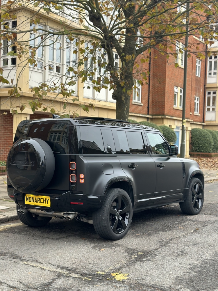 Negro mate Land Rover Defender First Edition 2023