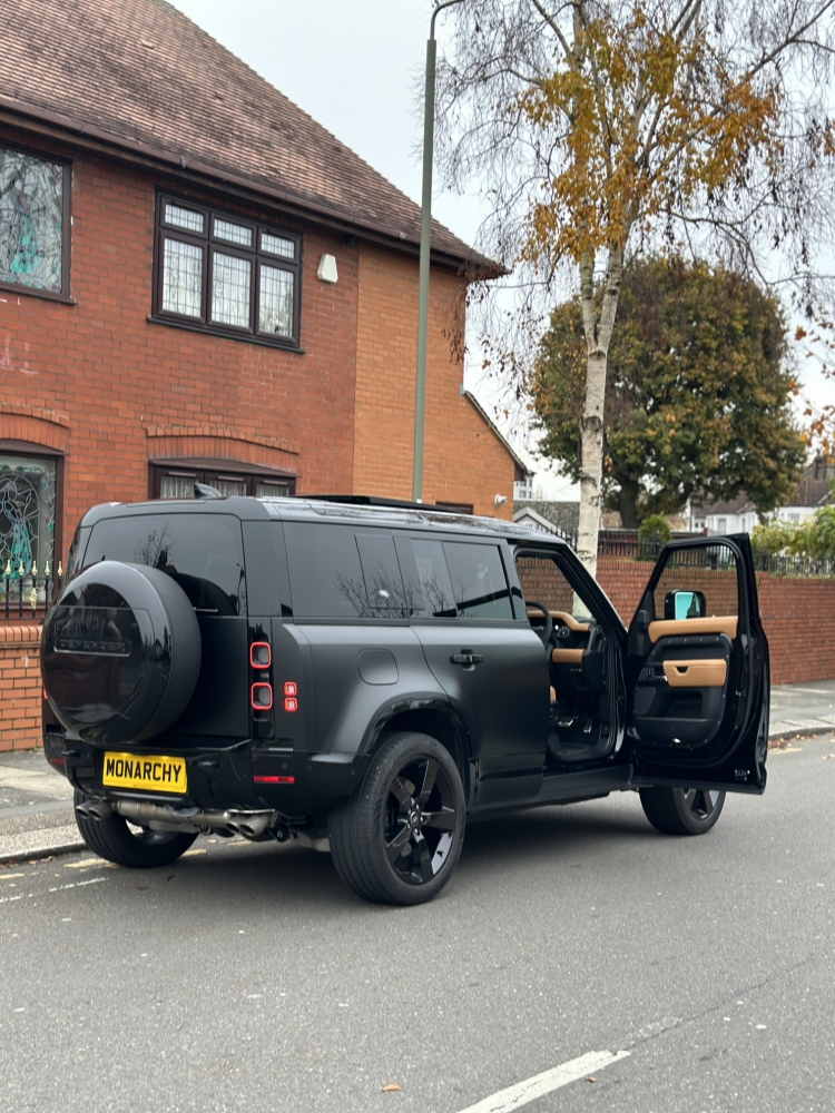 Negro mate Land Rover Defender First Edition 2023