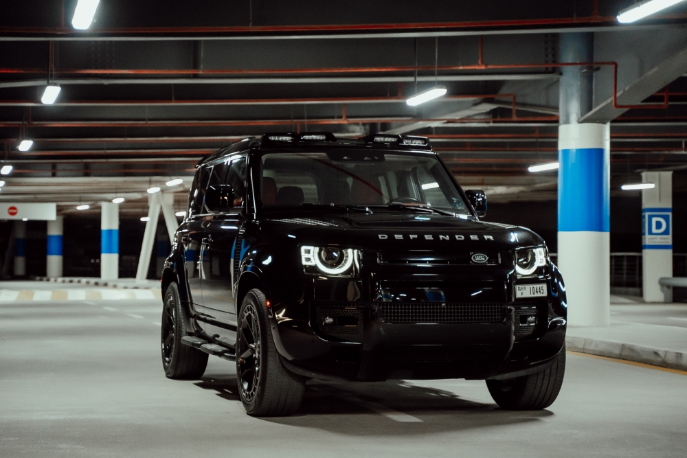 Black Land Rover Defender V6 2020