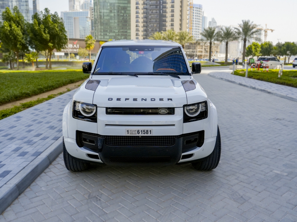 Белый Land Rover Защитник V6 2020 год