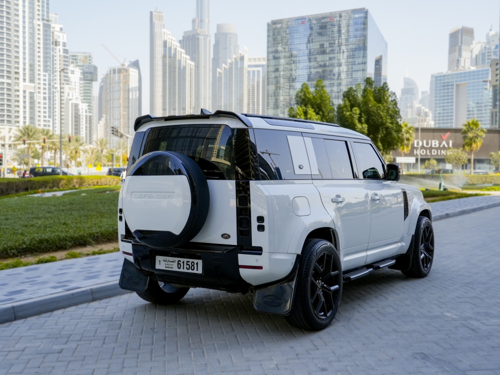 Белый Land Rover Защитник V6 2020 год