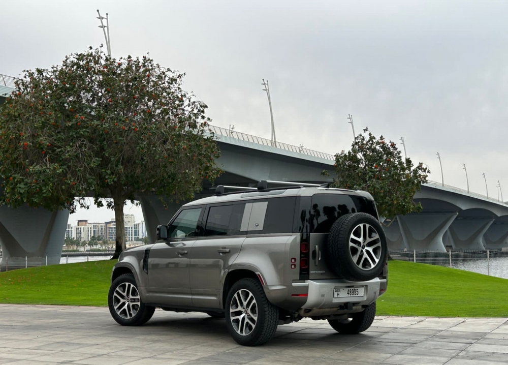grise Land Rover Défenseur XS V6 2022