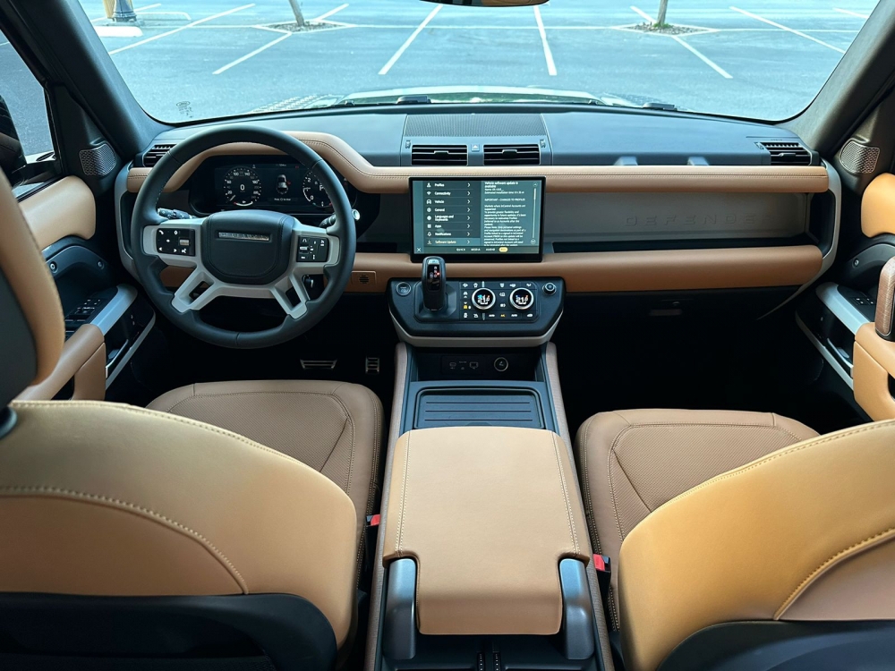 Siyah Land Rover Defans V6 2023