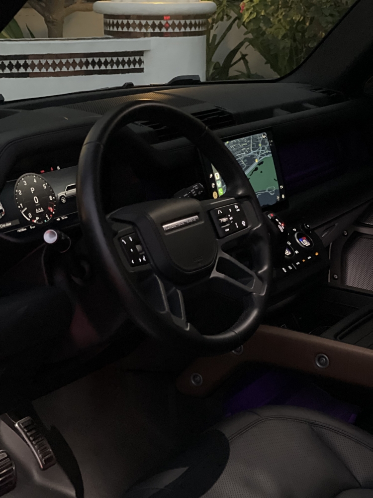رمادي لاند روڤر ديفندر إكس إس V6 2023