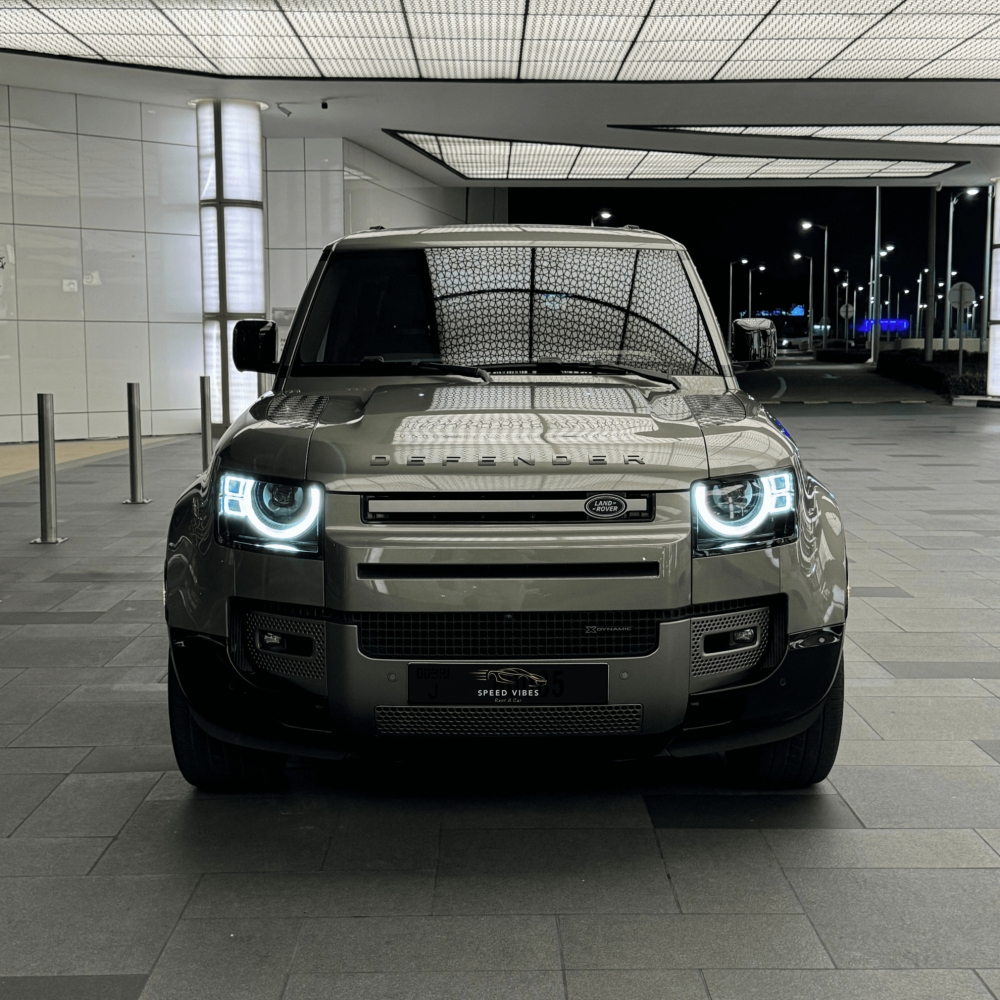 Green Land Rover Defender XS V6 2023