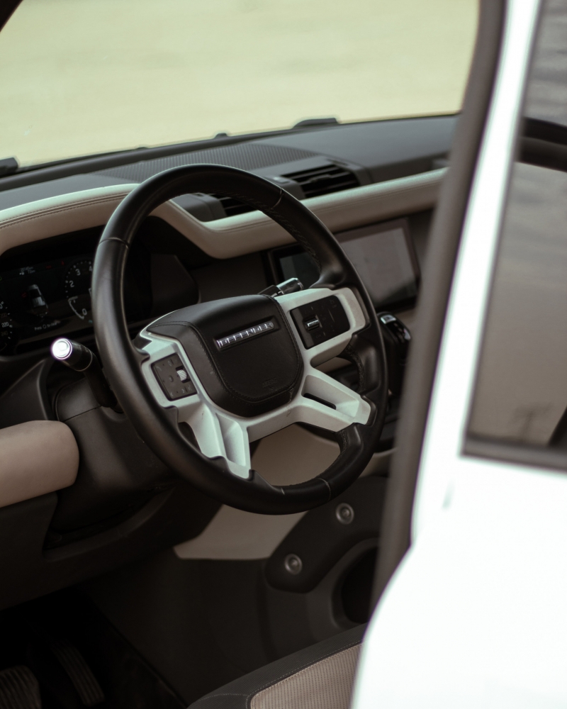 blanc Land Rover Défenseur XS V6 2023