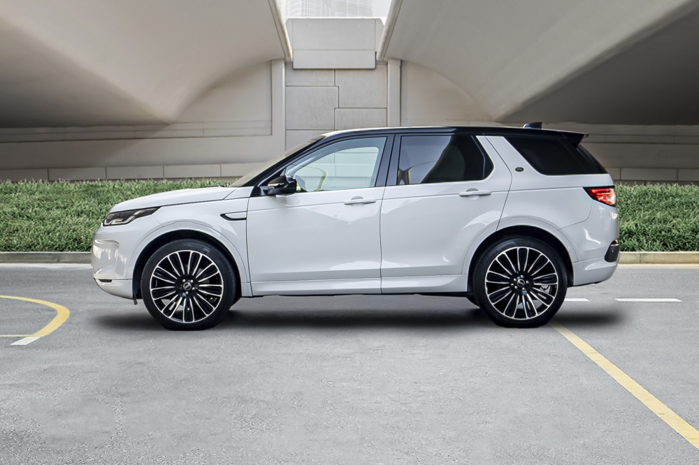 White Land Rover Discovery Sport 2021
