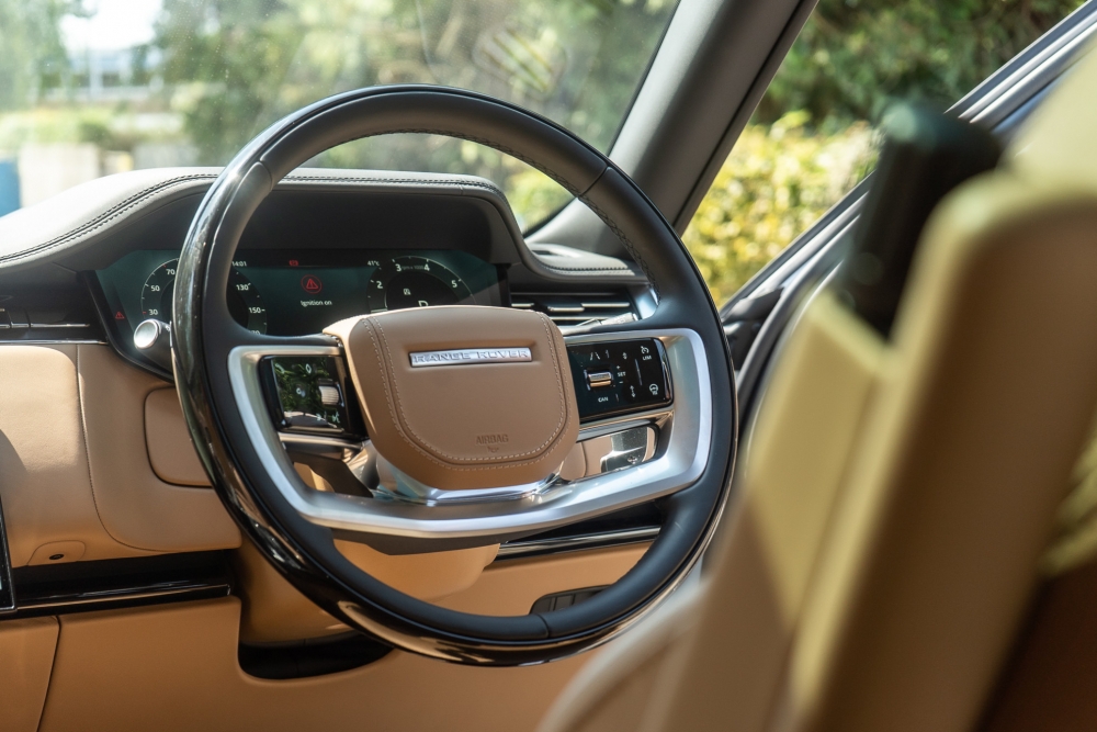 Beyaz Land Rover Range Rover Otobiyografisi 2023