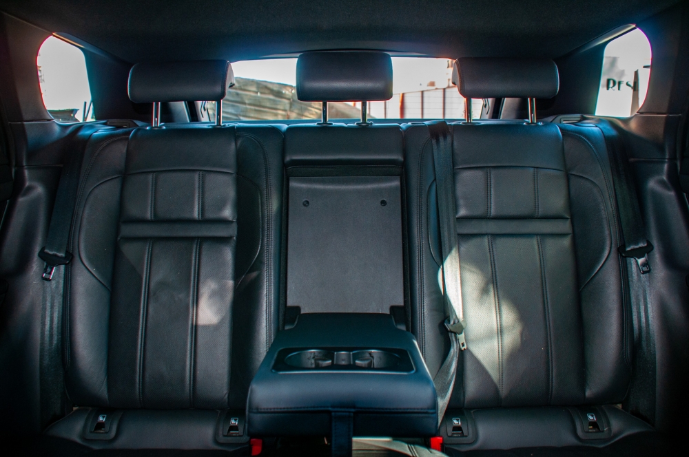Серый Land Rover Рендж Ровер Эвок 2023 год