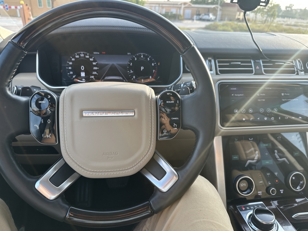 Белый Land Rover Рендж Ровер HSE V6 2019 год