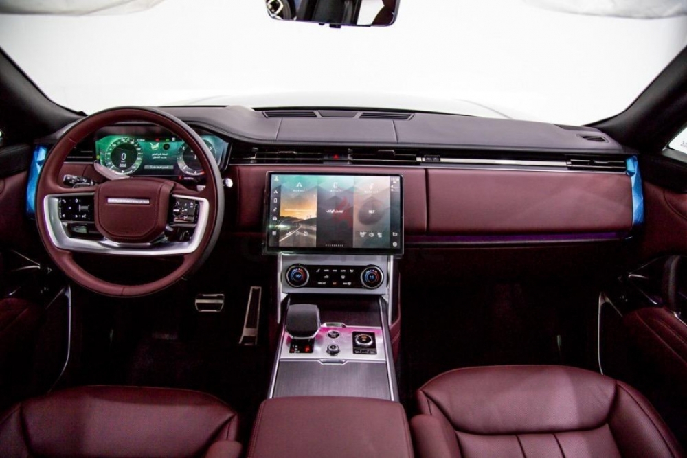 Черный Land Rover Range Rover Vogue HSE V8 2023 год
