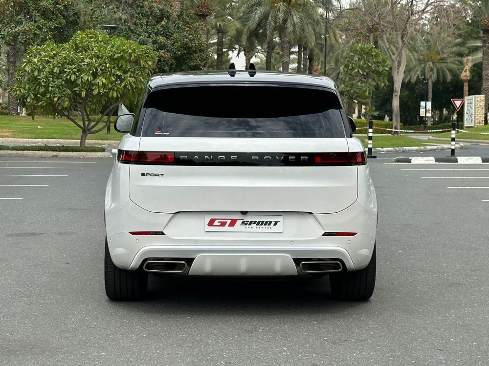 Белый Land Rover Рендж Ровер Спорт Динамик V6 2024 год
