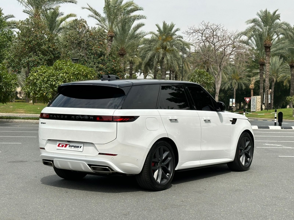 Белый Land Rover Рендж Ровер Спорт Динамик V6 2024 год