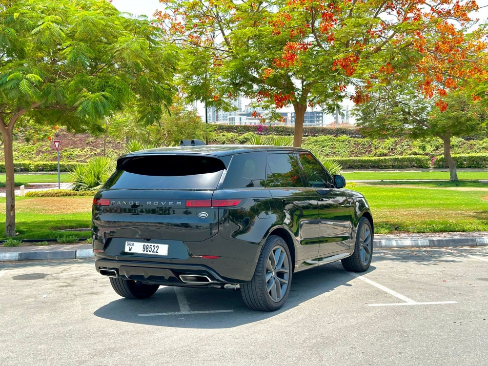 Черный Land Rover Рендж Ровер Спорт Динамик 2023 год