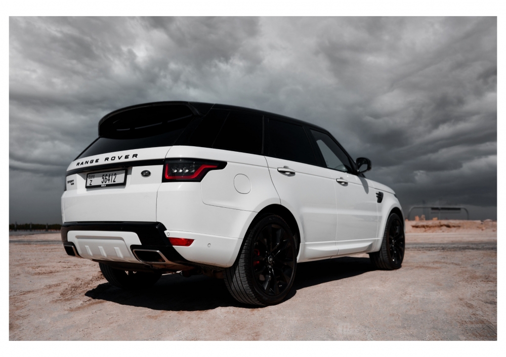 White Land Rover Range Rover Sport HST 2021