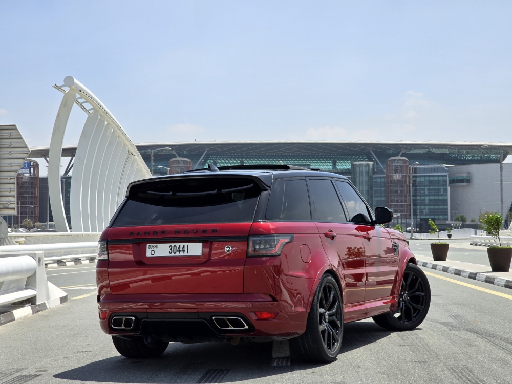 Красный Land Rover Рендж Ровер Спорт СВР 2019 год