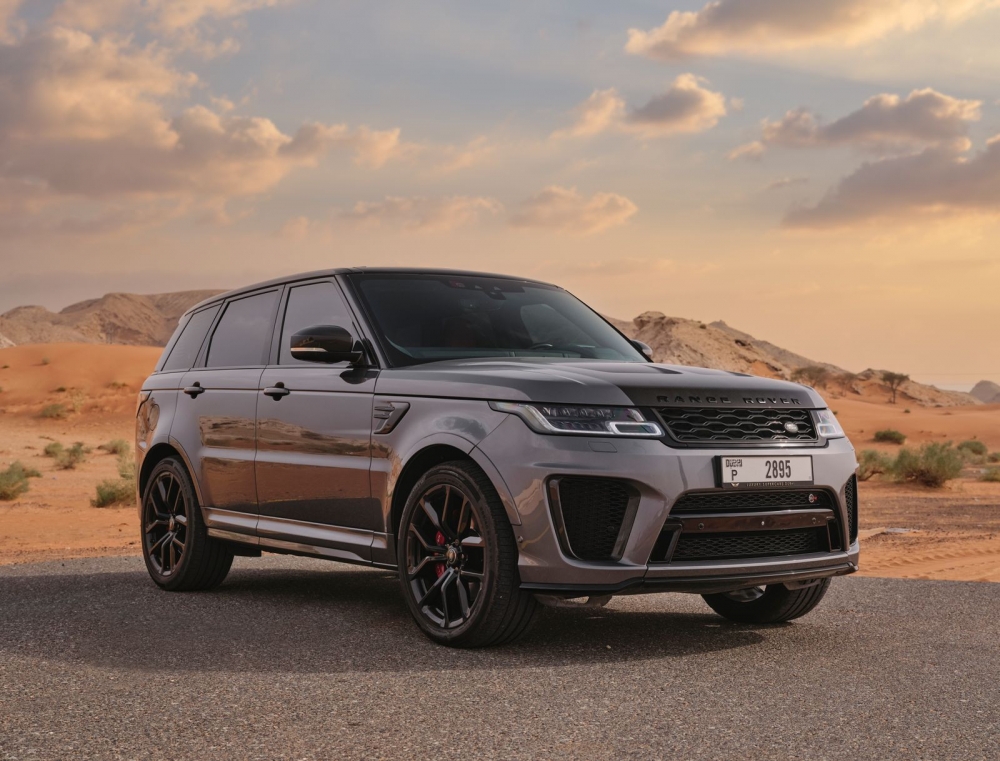 Серый Land Rover Рендж Ровер Спорт СВР 2020 год