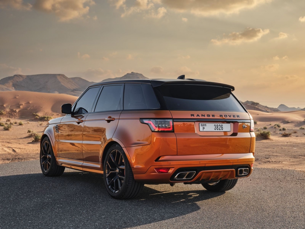 Oranje Landrover Range Rover Sport SVR 2020