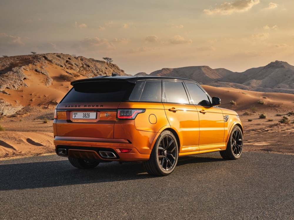 Оранжевый Land Rover Рендж Ровер Спорт СВР 2020 год