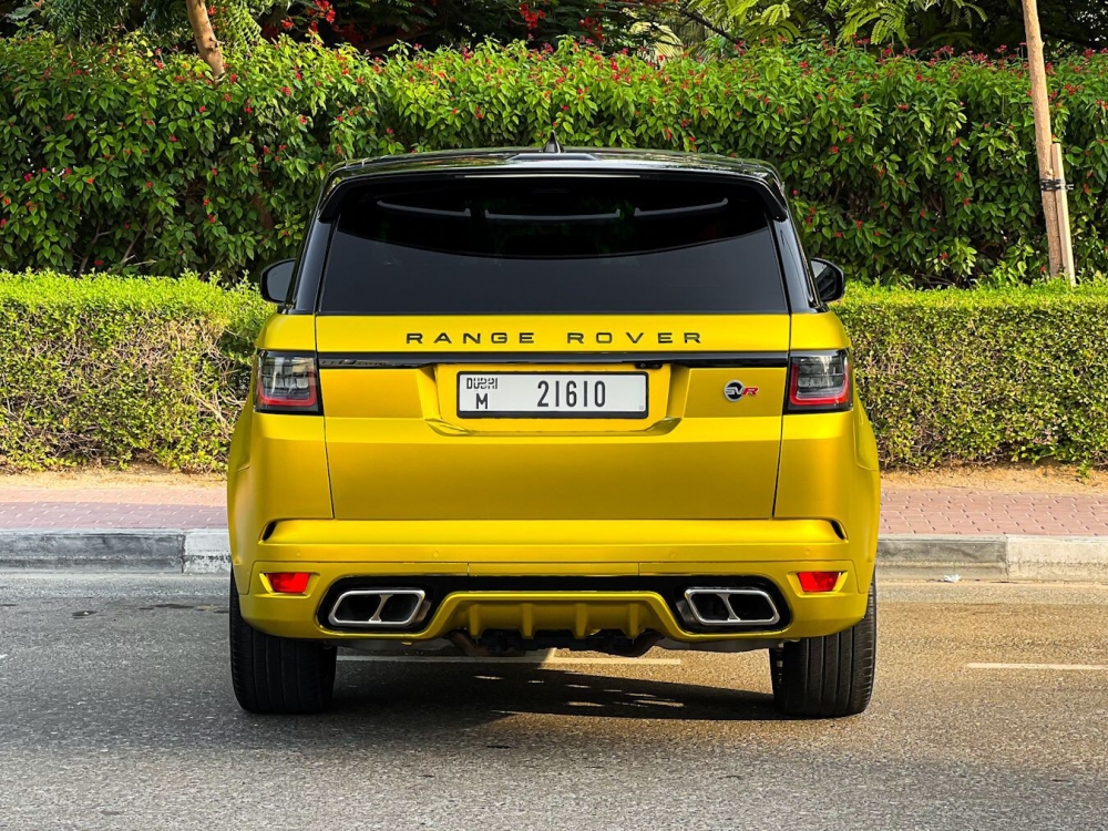 gouden Landrover Range Rover Sport SVR 2021