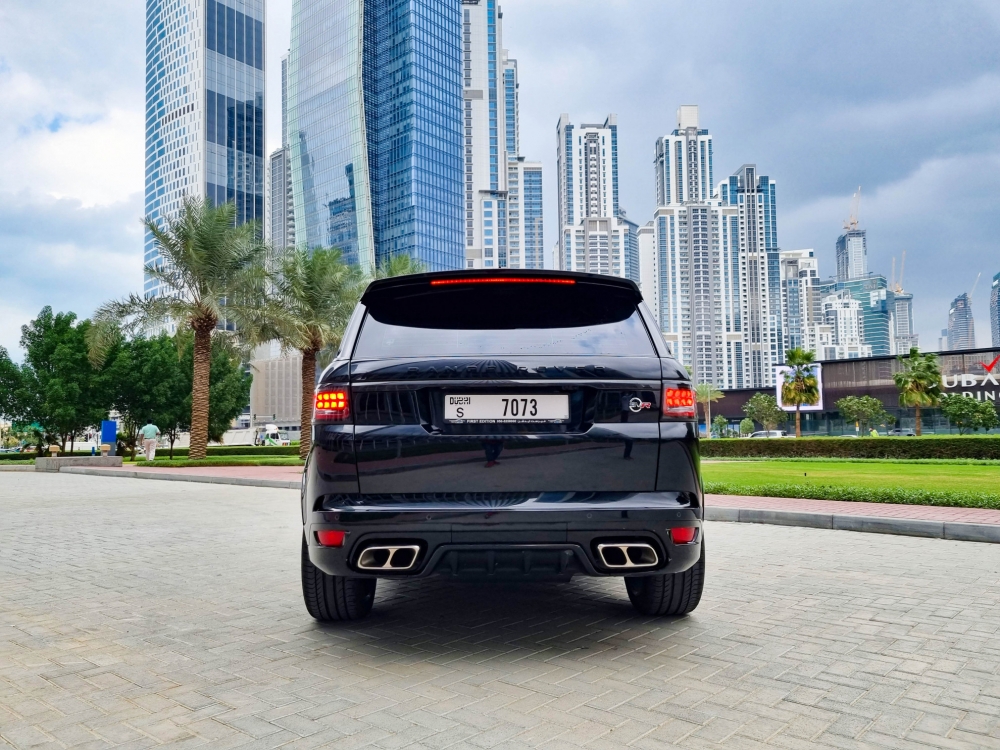 Black Land Rover Range Rover Sport SVR 2021