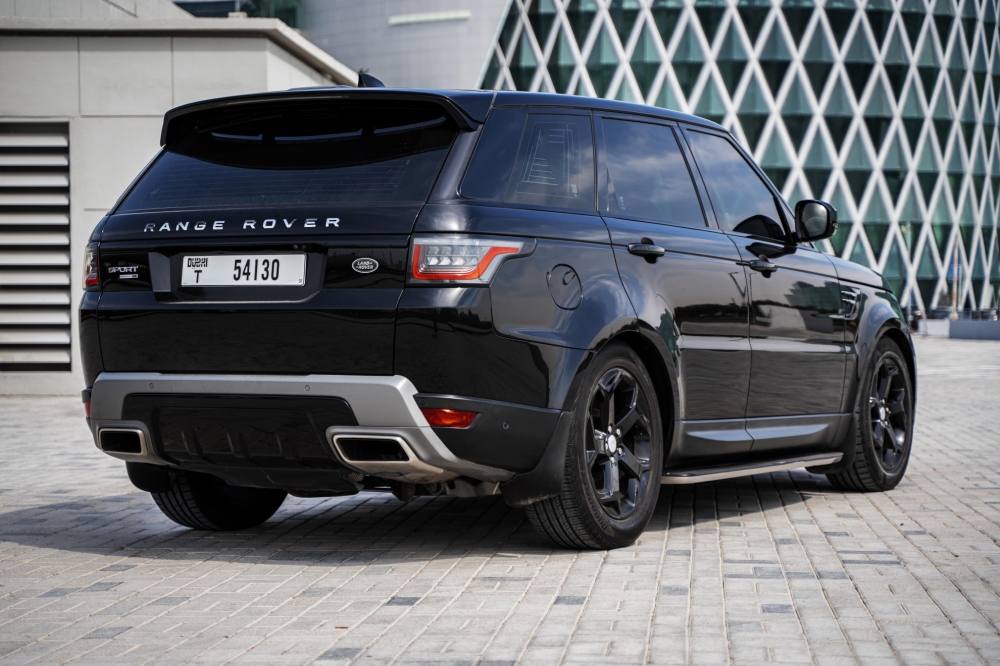 Schwarz Landrover Range Rover Sport 2018