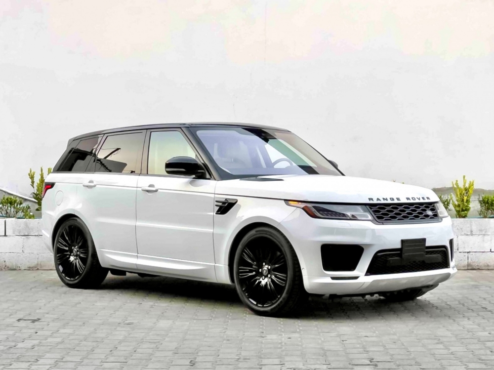 White Land Rover Range Rover Sport 2018