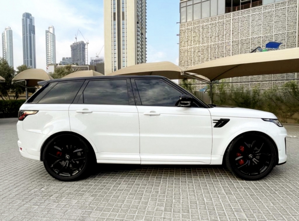 White Land Rover Range Rover Sport 2018