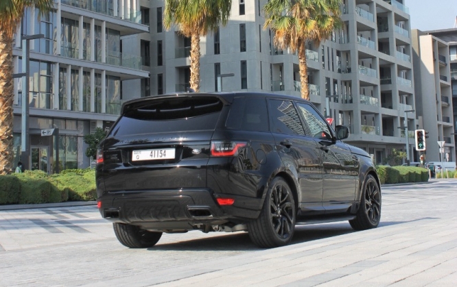 Черный Land Rover Рендж Ровер Спорт SE 2021 год
