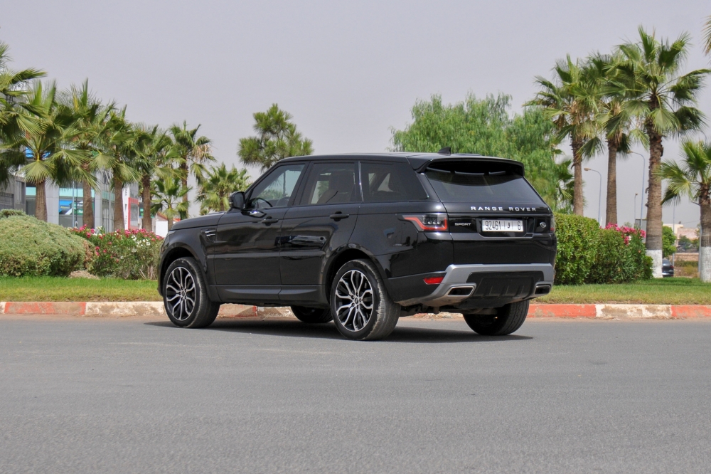 Черный Land Rover Рендж Ровер Спорт 2021 год