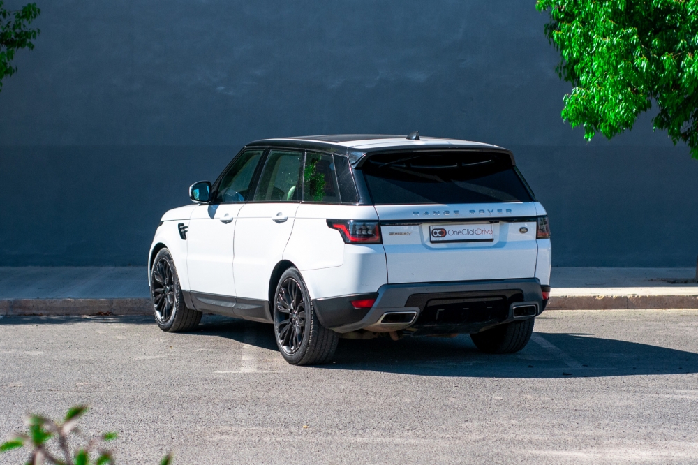Белый Land Rover Рендж Ровер Спорт 2022 год